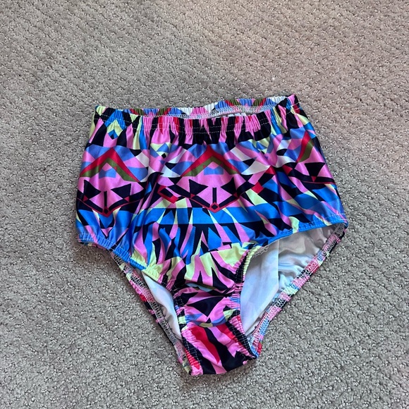 AMI Clubwear Bikini - Picture 4 of 5